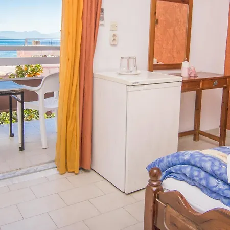 Riviera Seaside מלון